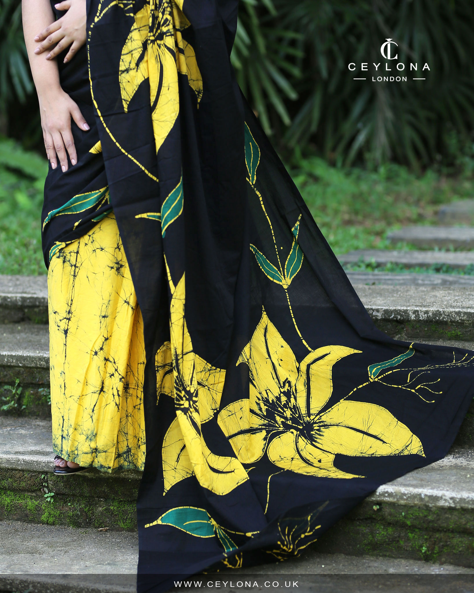 Golden Bloom Batik Saree - Image 4