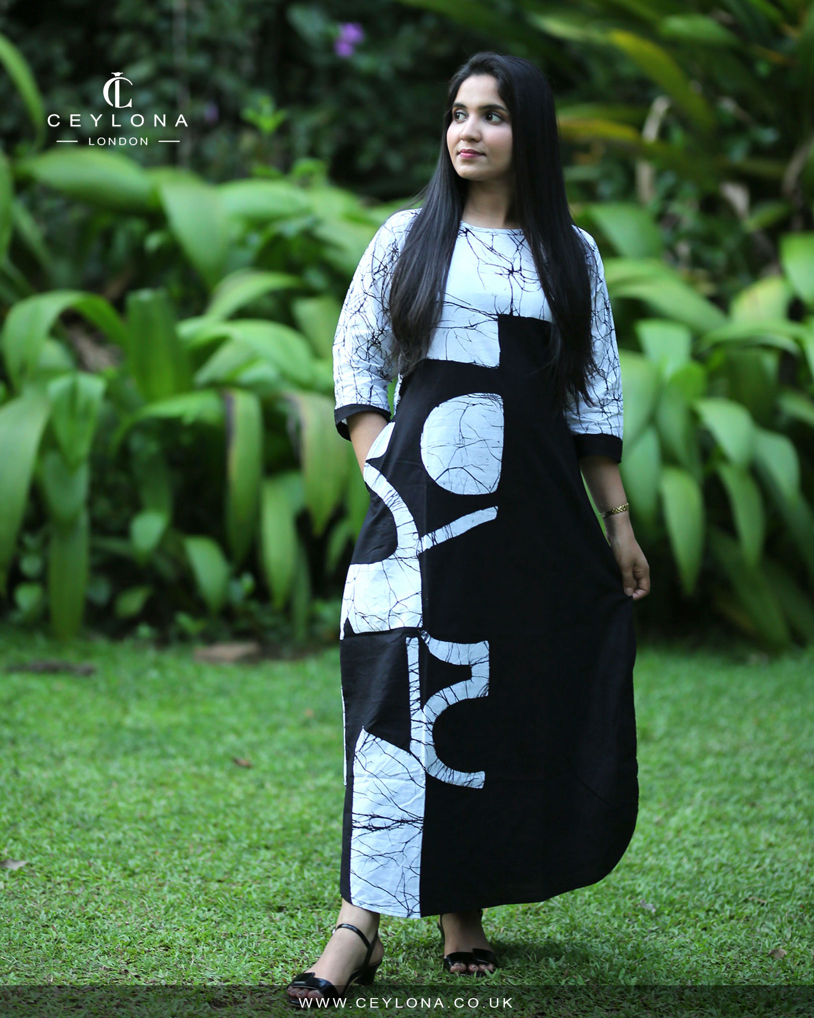 Monochrome Elegance Batik Maxi - Image 2