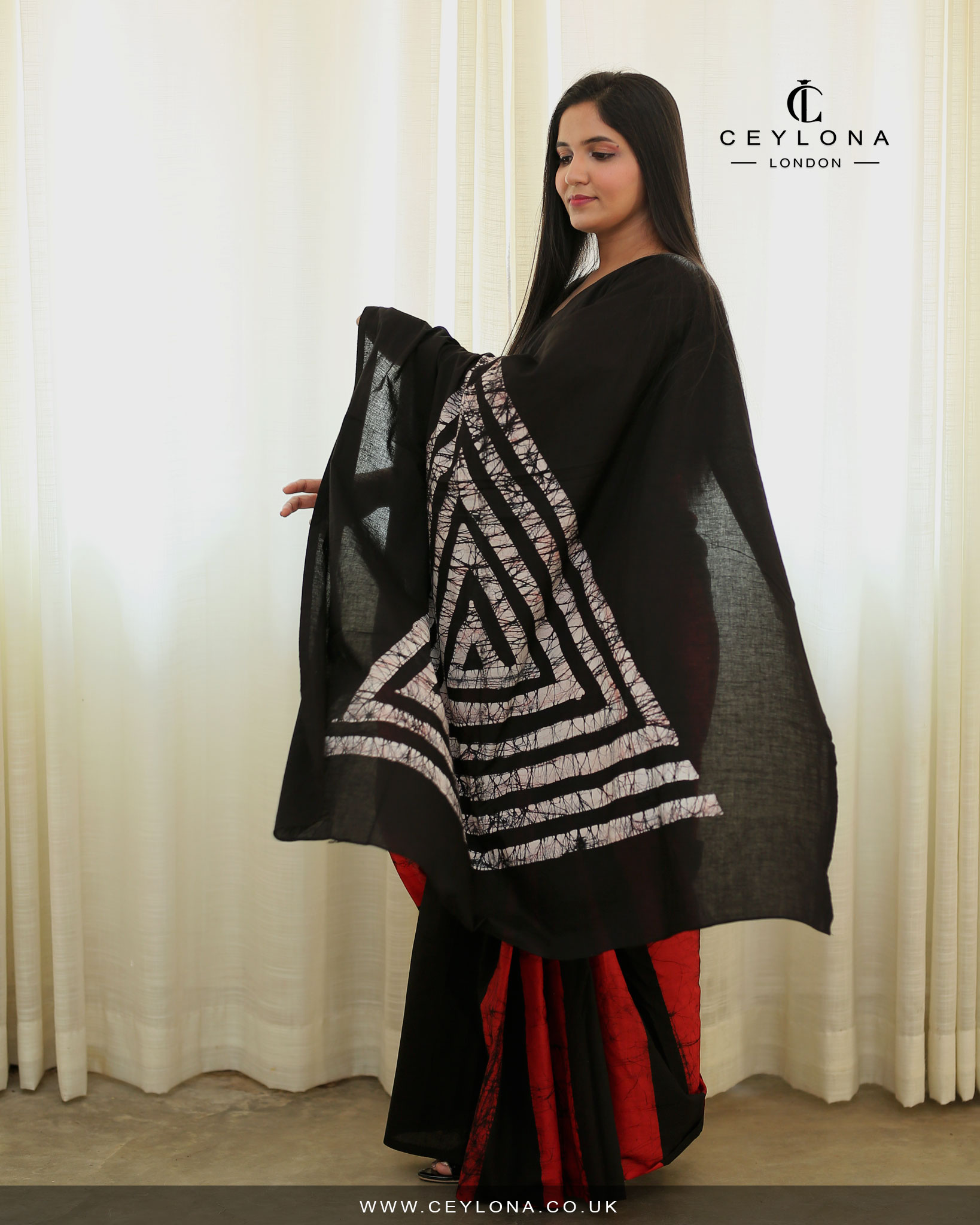 Ebony Elegance Batik Saree - Image 3