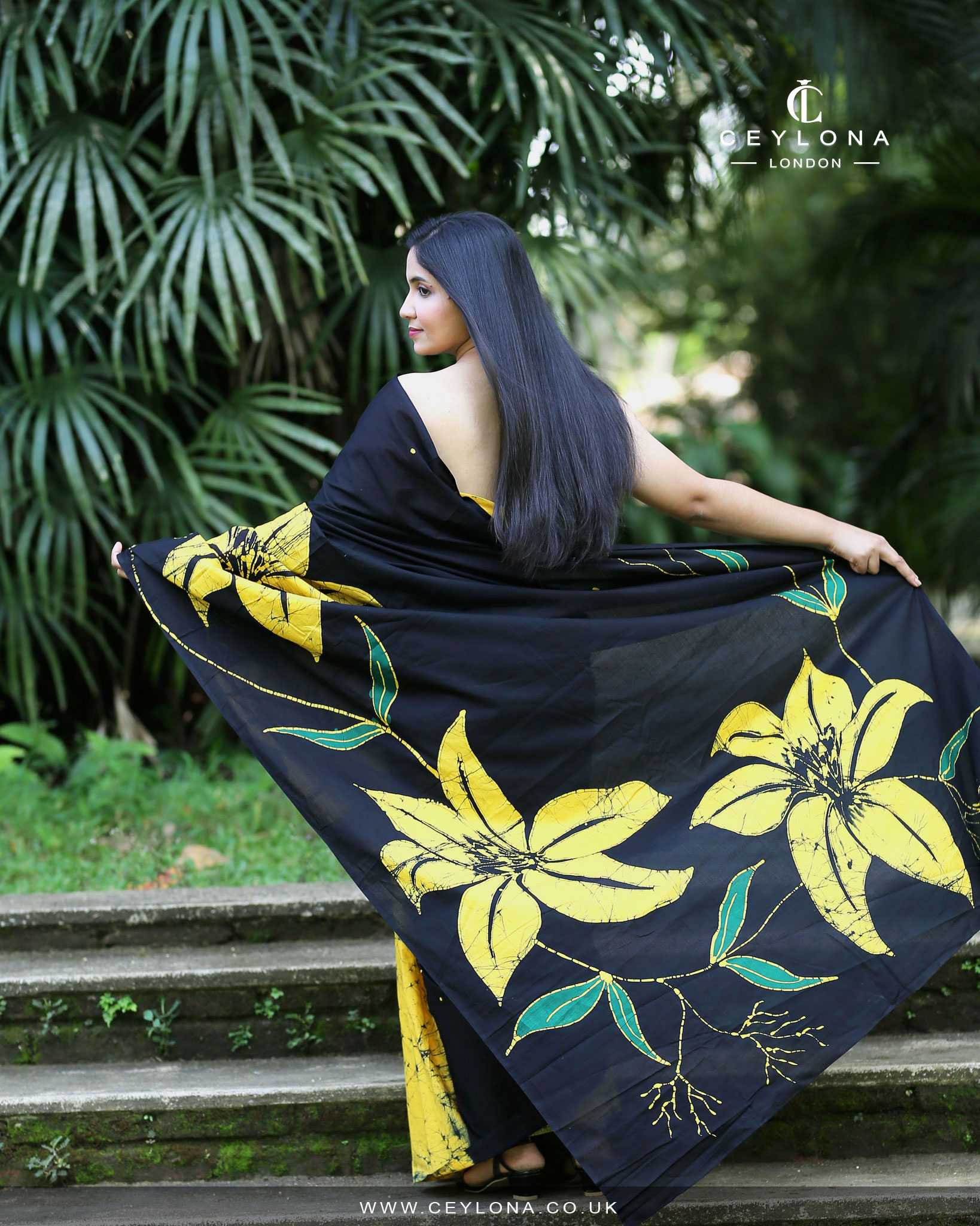 Golden Bloom Batik Saree - Image 3