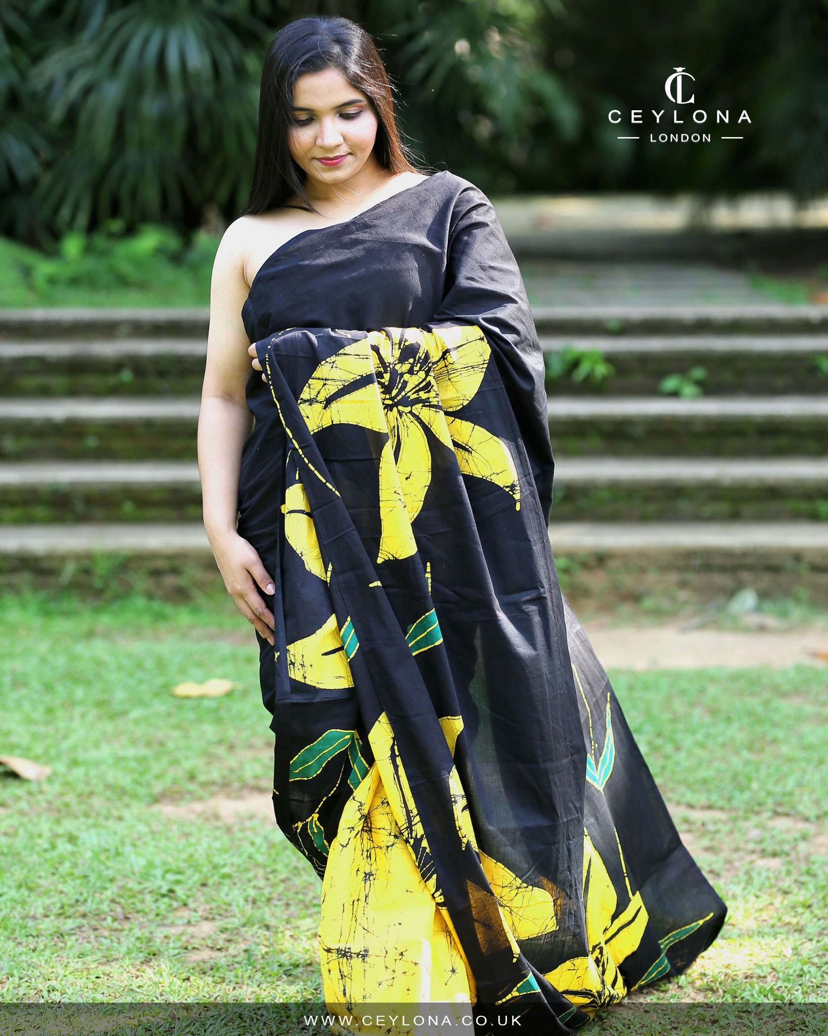 Golden Bloom Batik Saree - Image 2